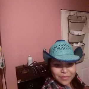 Meet your Posher, Claudia